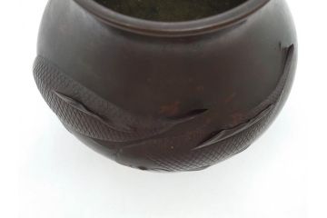 時代物　古銅　斑紫銅　盛上　双鯉文　優雅に泳ぐ鯉の装飾が印象的な花瓶(高岡銅器?、花器、花生、花入、壷、壺、在銘、作家物)(R-077928)