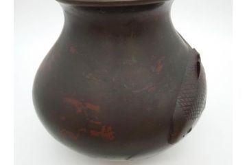 時代物　古銅　斑紫銅　盛上　双鯉文　優雅に泳ぐ鯉の装飾が印象的な花瓶(高岡銅器?、花器、花生、花入、壷、壺、在銘、作家物)(R-077928)