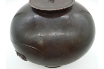 時代物　古銅　斑紫銅　盛上　双鯉文　優雅に泳ぐ鯉の装飾が印象的な花瓶(高岡銅器?、花器、花生、花入、壷、壺、在銘、作家物)(R-077928)