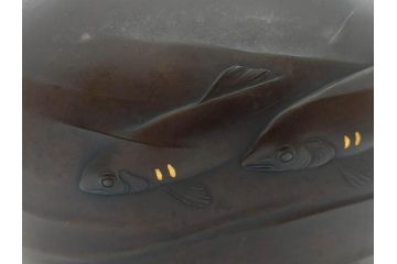 時代物　古銅　斑紫銅　盛上　生き生きと泳ぐ魚の装飾が印象的な花瓶(鮎?、アユ、高岡銅器?、花器、花生、花入、壷、壺、在銘、作家物)(R-077929)