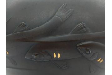 時代物　古銅　斑紫銅　盛上　生き生きと泳ぐ魚の装飾が印象的な花瓶(鮎?、アユ、高岡銅器?、花器、花生、花入、壷、壺、在銘、作家物)(R-077929)