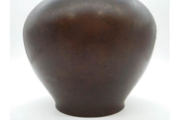 時代物　古銅　斑紫銅　盛上　生き生きと泳ぐ魚の装飾が印象的な花瓶(鮎?、アユ、高岡銅器?、花器、花生、花入、壷、壺、在銘、作家物)(R-077929)