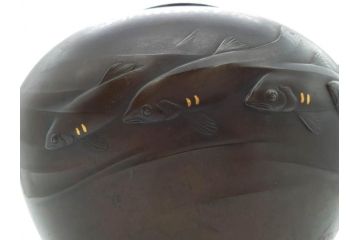時代物　古銅　斑紫銅　盛上　生き生きと泳ぐ魚の装飾が印象的な花瓶(鮎?、アユ、高岡銅器?、花器、花生、花入、壷、壺、在銘、作家物)(R-077929)