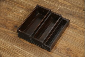 中古　アンティーク調　浮造り仕上げの小振りな二段重ね水屋箪笥(食器棚、キャビネット、収納棚、重ね戸棚、茶箪笥)(R-077934)
