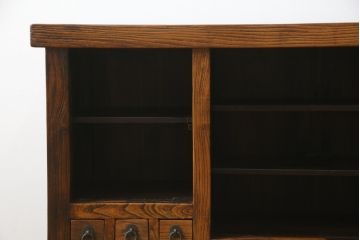 中古　アンティーク調　浮造り仕上げの小振りな水屋箪笥サイドボード(食器棚、サイドキャビネット、収納棚、戸棚、茶箪笥、テレビ台、テレビボード)(R-077935)