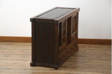 中古　アンティーク調　浮造り仕上げの小振りな水屋箪笥サイドボード(食器棚、サイドキャビネット、収納棚、戸棚、茶箪笥、テレビ台、テレビボード)(R-077935)