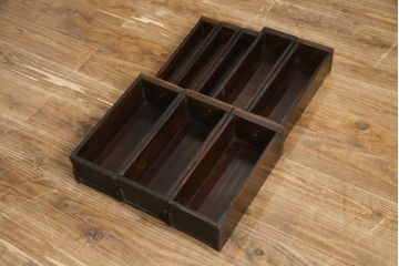 中古　アンティーク調　浮造り仕上げの小振りな水屋箪笥サイドボード(食器棚、サイドキャビネット、収納棚、戸棚、茶箪笥、テレビ台、テレビボード)(R-077935)