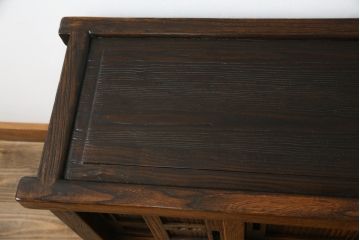 中古　アンティーク調　浮造り仕上げの小振りな水屋箪笥サイドボード(食器棚、サイドキャビネット、収納棚、戸棚、茶箪笥、テレビ台、テレビボード)(R-077935)