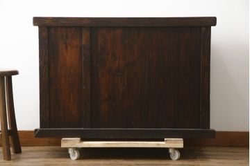 中古　アンティーク調　浮造り仕上げの小振りな水屋箪笥サイドボード(食器棚、サイドキャビネット、収納棚、戸棚、茶箪笥、テレビ台、テレビボード)(R-077936)