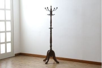 中古　美品　カリモク(karimoku)　ナラ材　シックな色合いと品のある佇まいが魅力のポールハンガー(コートハンガー、帽子掛け、店舗什器)(R-077938)
