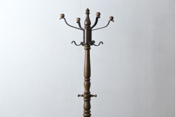 中古　美品　カリモク(karimoku)　ナラ材　シックな色合いと品のある佇まいが魅力のポールハンガー(コートハンガー、帽子掛け、店舗什器)(R-077938)