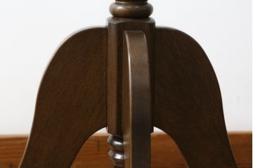中古　美品　カリモク(karimoku)　ナラ材　シックな色合いと品のある佇まいが魅力のポールハンガー(コートハンガー、帽子掛け、店舗什器)(R-077938)