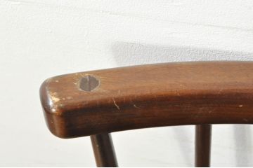 中古　松本民芸家具　クラシカルなデザインが美しいベビーチェア(チャイルドチェア、キッズチェア、アームチェア、ダイニングチェア、板座チェア、ウィンザーチェア、ウインザーチェア、こども椅子、子どもイス)(R-077951)