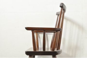 中古　松本民芸家具　クラシカルなデザインが美しいベビーチェア(チャイルドチェア、キッズチェア、アームチェア、ダイニングチェア、板座チェア、ウィンザーチェア、ウインザーチェア、こども椅子、子どもイス)(R-077951)
