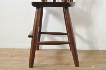 中古　松本民芸家具　クラシカルなデザインが美しいベビーチェア(チャイルドチェア、キッズチェア、アームチェア、ダイニングチェア、板座チェア、ウィンザーチェア、ウインザーチェア、こども椅子、子どもイス)(R-077951)