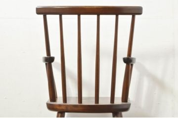 中古　松本民芸家具　クラシカルなデザインが美しいベビーチェア(チャイルドチェア、キッズチェア、アームチェア、ダイニングチェア、板座チェア、ウィンザーチェア、ウインザーチェア、こども椅子、子どもイス)(R-077951)