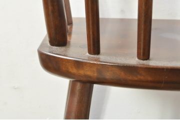 中古　松本民芸家具　クラシカルなデザインが美しいベビーチェア(チャイルドチェア、キッズチェア、アームチェア、ダイニングチェア、板座チェア、ウィンザーチェア、ウインザーチェア、こども椅子、子どもイス)(R-077951)