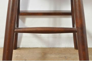 中古　松本民芸家具　クラシカルなデザインが美しいベビーチェア(チャイルドチェア、キッズチェア、アームチェア、ダイニングチェア、板座チェア、ウィンザーチェア、ウインザーチェア、こども椅子、子どもイス)(R-077951)