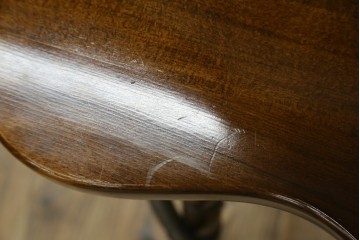 中古　飛騨産業　キツツキマーク　艶のある塗りが美しいハイチェア　※回転機構不具合あり　(R-077952)