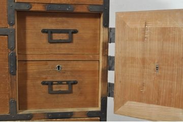 和製アンティーク　希少サイズ!!　会津産　明るい木の色味がお部屋にすっきりとした印象を与えてくれる一間衣装箪笥(時代箪笥、和たんす、整理たんす、収納タンス、サイドチェスト、サイドボード、テレビ台、テレビボード、引き出し)(R-077955)