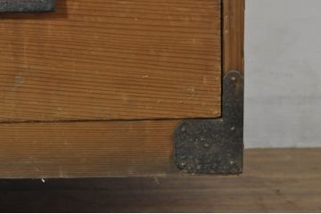和製アンティーク　希少サイズ!!　会津産　明るい木の色味がお部屋にすっきりとした印象を与えてくれる一間衣装箪笥(時代箪笥、和たんす、整理たんす、収納タンス、サイドチェスト、サイドボード、テレビ台、テレビボード、引き出し)(R-077955)