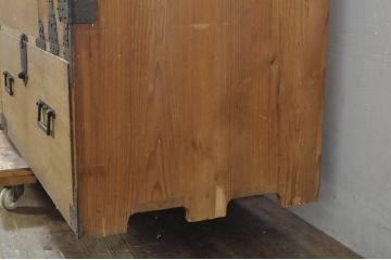 和製アンティーク　希少サイズ!!　会津産　明るい木の色味がお部屋にすっきりとした印象を与えてくれる一間衣装箪笥(時代箪笥、和たんす、整理たんす、収納タンス、サイドチェスト、サイドボード、テレビ台、テレビボード、引き出し)(R-077955)