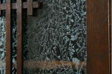 和製アンティーク　栓材　象嵌入り　趣のある佇まいが魅力的な結霜ガラス入りの本箱　(R-077956)