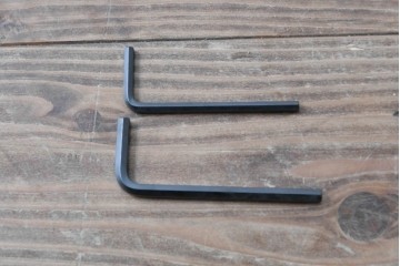 中古　美品　希少モデル!!　DREXEL HERITAGE(ドレクセルヘリテイジ)　マホガニー材　優雅な佇まいが高級感を高める照明付き三分割キャビネット(飾り棚、陳列棚、キュリオケース、ガラスケース、ショーケース、カップボード、食器棚、収納棚、戸棚、店舗什器)(R-077959)