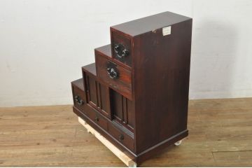 中古　アンティーク調　和のお部屋作りに取り入れやすい両面使いの小さな階段箪笥(和たんす、収納箪笥、引き出し)(R-077966)