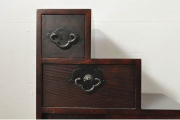 中古　アンティーク調　和のお部屋作りに取り入れやすい両面使いの小さな階段箪笥(和たんす、収納箪笥、引き出し)(R-077966)