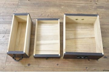 中古　アンティーク調　和のお部屋作りに取り入れやすい両面使いの小さな階段箪笥(和たんす、収納箪笥、引き出し)(R-077966)