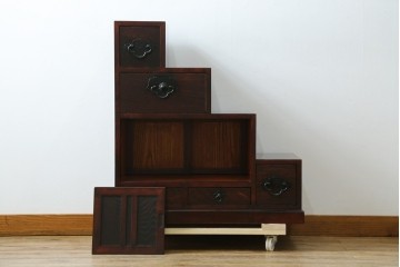 中古　アンティーク調　和のお部屋作りに取り入れやすい両面使いの小さな階段箪笥　(R-077966)