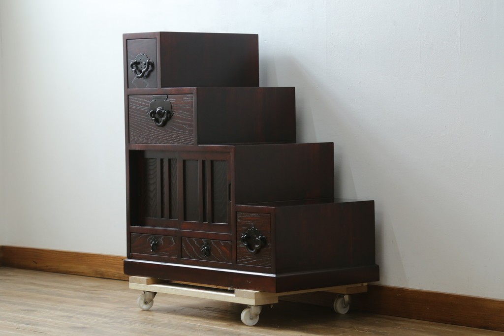 中古　アンティーク調　和のお部屋作りに取り入れやすい両面使いの小さな階段箪笥　(R-077966)