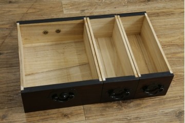 中古　アンティーク調　和のお部屋作りに取り入れやすい両面使いの小さな階段箪笥　(R-077966)