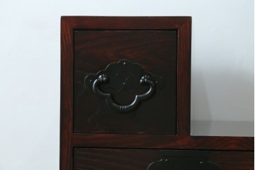 中古　アンティーク調　和のお部屋作りに取り入れやすい両面使いの小さな階段箪笥　(R-077966)