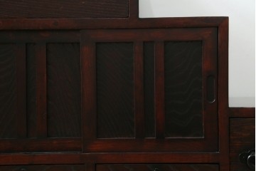 中古　アンティーク調　和のお部屋作りに取り入れやすい両面使いの小さな階段箪笥　(R-077966)