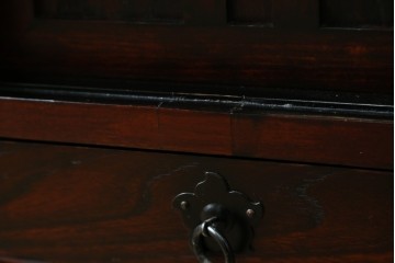 中古　アンティーク調　和のお部屋作りに取り入れやすい両面使いの小さな階段箪笥　(R-077966)