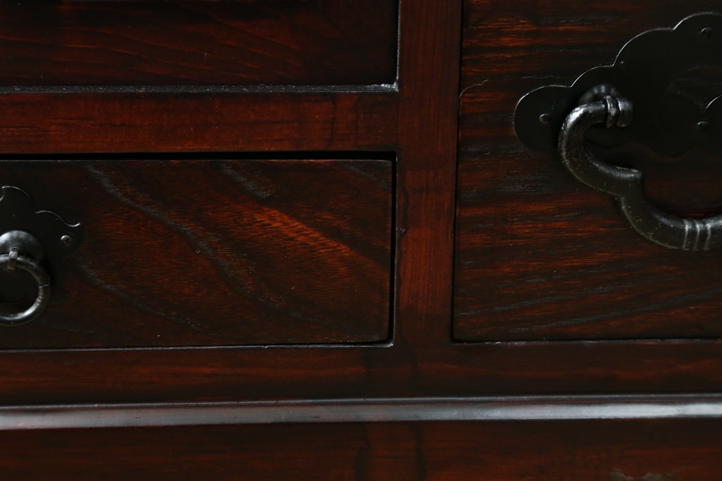 中古　アンティーク調　和のお部屋作りに取り入れやすい両面使いの小さな階段箪笥　(R-077966)