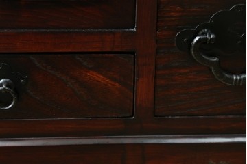 中古　アンティーク調　和のお部屋作りに取り入れやすい両面使いの小さな階段箪笥　(R-077966)