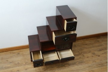 中古　アンティーク調　和のお部屋作りに取り入れやすい両面使いの小さな階段箪笥　(R-077966)