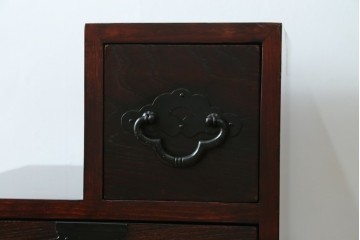 中古　アンティーク調　和のお部屋作りに取り入れやすい両面使いの小さな階段箪笥　(R-077966)