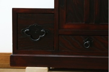 中古　アンティーク調　和のお部屋作りに取り入れやすい両面使いの小さな階段箪笥　(R-077966)