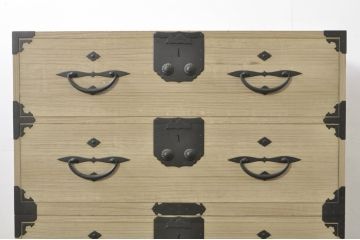 和製アンティーク　明るい木色に上品な金具が映える二段重ね総桐二本松箪笥(時代箪笥、衣装箪笥、収納箪笥、重ね箪笥、和タンス、チェスト、引き出し)(R-077968)