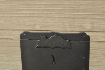 和製アンティーク　明るい木色に上品な金具が映える二段重ね総桐二本松箪笥(時代箪笥、衣装箪笥、収納箪笥、重ね箪笥、和タンス、チェスト、引き出し)(R-077968)
