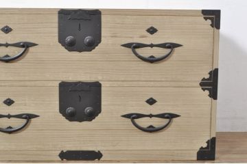 和製アンティーク　明るい木色に上品な金具が映える総桐二本松箪笥ローチェスト(時代箪笥、衣装箪笥、収納箪笥、和タンス、ローボード、引き出し、テレビ台、テレビボード)(R-077969)