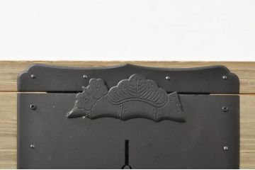和製アンティーク　明るい木色に上品な金具が映える総桐二本松箪笥ローチェスト(時代箪笥、衣装箪笥、収納箪笥、和タンス、ローボード、引き出し、テレビ台、テレビボード)(R-077969)