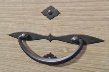 和製アンティーク　明るい木色に上品な金具が映える総桐二本松箪笥ローチェスト(時代箪笥、衣装箪笥、収納箪笥、和タンス、ローボード、引き出し、テレビ台、テレビボード)(R-077969)
