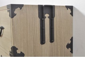 和製アンティーク　明るい木色に上品な金具が映える総桐二本松箪笥ローチェスト(時代箪笥、衣装箪笥、収納箪笥、和タンス、ローボード、引き出し、テレビ台、テレビボード)(R-077969)