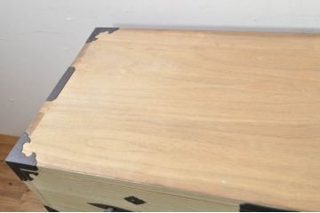 和製アンティーク　明るい木色に上品な金具が映える片開き扉付き総桐二本松箪笥ローチェスト(時代箪笥、衣装箪笥、収納箪笥、和タンス、ローボード、引き出し、テレビ台、テレビボード)(R-077970)