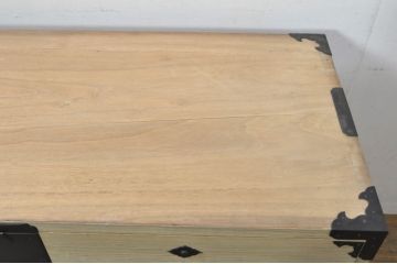 和製アンティーク　明るい木色に上品な金具が映える片開き扉付き総桐二本松箪笥ローチェスト(時代箪笥、衣装箪笥、収納箪笥、和タンス、ローボード、引き出し、テレビ台、テレビボード)(R-077970)